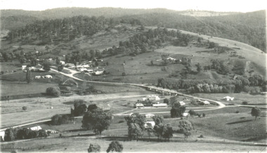 Postcard - Pyramid Rock Buchan Victoria, 1940 c
