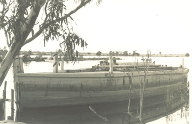 Photograph, Lady Harriet Barge, Lakes EntranceVictoria, 1988