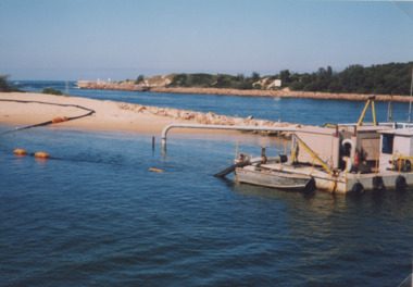 Photograph, small dredge  Lakes Entrance Victoria, 1/04/1999 12:00:00 AM