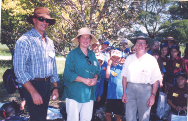Photograph, Lakes Post Newspaper, Coast Care Lakes Entrance Victoria, 1999