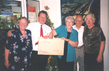 Photograph, Lakes Post Newspaper, RSL Womens Auxiliary: Lakes Entrance Victoria, 2002