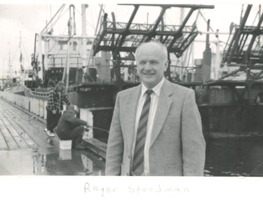 Photograph - Roger Steedman Independent Liberal Candidate for East Gippsland visiting Lakes Entrance Victoria 1992, Lakes Post Newspaper, 1/09/1992 12:00:00 AM