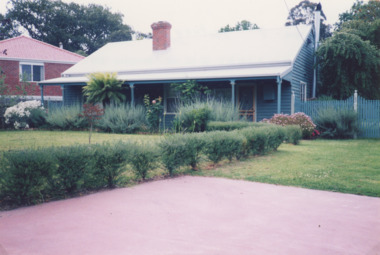 Photograph, M Holding, McMillans Metung Victoria, 1/11/1999 12:00:00 AM