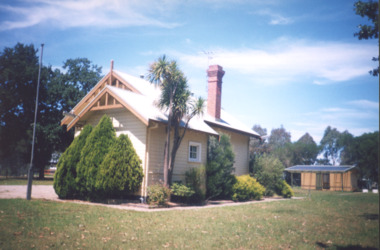Album, Vera Bennett, Johnsonville School becomes Lakes Entrance Regional Historical Society Lakes Entrance Victoria, 2004 c