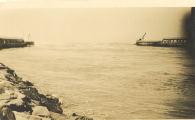 Photograph - The Entrance Lakes Entrance c1926, 1926c