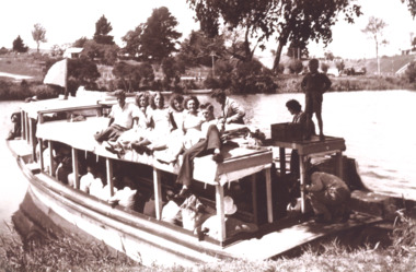 Photograph, Peels launch Zephyr  on Tambo River near bridge at Swan Reach Victoria, 1940 c
