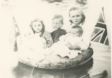 Photograph - Orbost Victoria, Cora Lynn, Enid Easton, Jim Jean and Ivan Trewin, 1920 c
