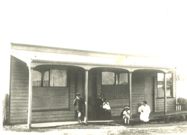 Photograph - Fielder Family Home Paynesville, Corner of Main Road and The Esplanade Paynesville Victoria, 1915 c