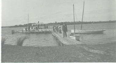 Postcard - Steam launch Ivanhoe, Ocean Grange jetty Gippsland Lakes Victoria, 1910 c