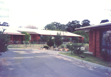 Photograph - Aged Care Home, LE Tidy Town Committee, Alexandra Avenue Kalimna Victoria, 1994 c