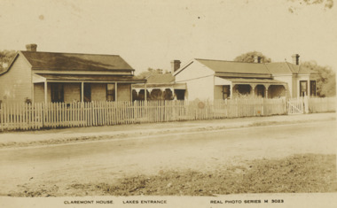 Postcard - Claremont House Lakes Entrance  c1921, Roadnight Collection