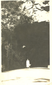 Photograph - Madge Jane (Pearl) Roadknight  and Harriette Janet (Queenie) Roadnight, Roadnight Collection, 1900 c