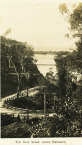Postcard - The New Road Lakes Entrance, 1922 c