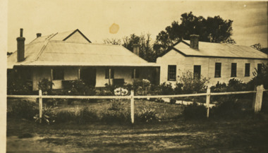 Postcard - Historic House, Merrangbaur House Lakes Entrance  c1920