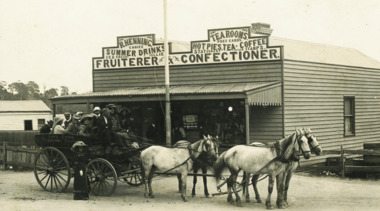 Postcard - Hennings Tea Room, 1910c