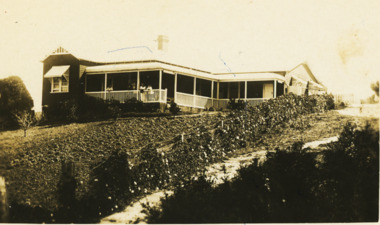 Postcard - Metung House  c1930, Bulmer