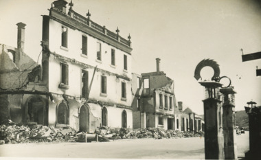 Postcard - Golden Age Hotel Omeo- Black Saturday Fires, Bulmer, 1/01/1939 12:00:00 AM