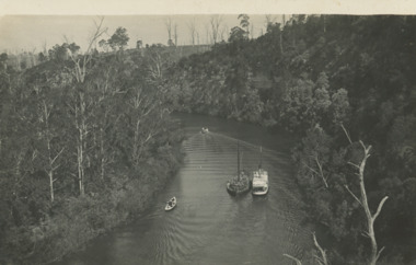 Postcard, Tambo River Cliffs/Lady Harriet Barge, 1914 c
