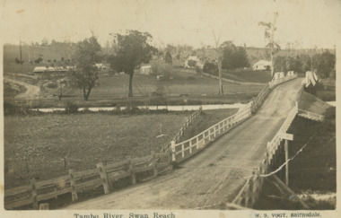 Postcard - Old Tambo River bridge at Swan Reach   c1920, Vogt Bairnsdale