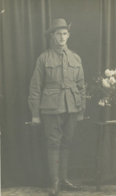 Postcard - WW1 AIF soldier, Willetts Geelong, 1915 c