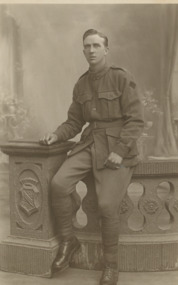 Postcard - WW1 AIF soldier, 1915-17