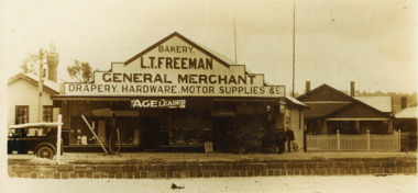 Postcard - L T Freeman Store Lakes Entrance, 1930 c