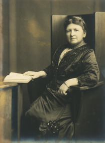 Photograph - Roadknight/Smith family, 1900 c
