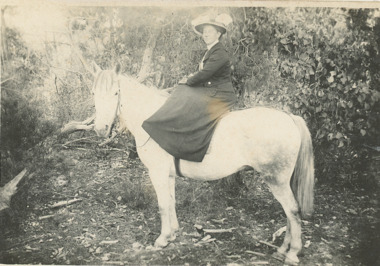 Postcard, Olivia Davidson , Rose Davidson, 1911