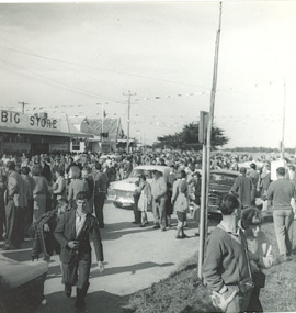 Photograph - Govenor of Victoria Visit to Lakes Entrance  c1960