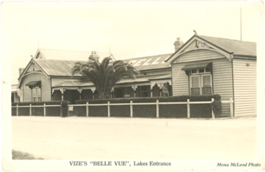 Postcard - Vize's "Belle Vue", Lakes Entrance c1936, Mona McLeod