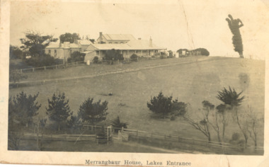 Postcard - Merrangbaur House Lakes Entrance