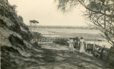 Photograph - Main road into Lakes Entrance c1900