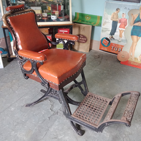 Barber's chair from the Lucas' Barbers Shop in Macarthur