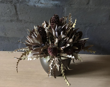 Decorative object - Burnished metal vase