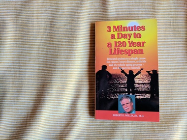 Book, Robert D. Willix, JR., M.D, 3 Minutes a Day to a 120 Year Lifespan : Research points to a single cause for cancer, heart disease, arthritis and the whole aging process - and it's easy to control!, 1994
