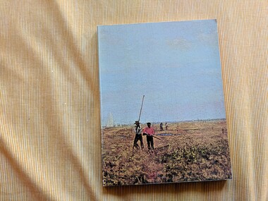 Book, Introductory Essay by John K. Howat & Natalie Spassky, List of Works and Biographies by Mary Davis, The Heritage of American Art: Paintings from the Collection of The Metropolitan Museum of Art, 1975