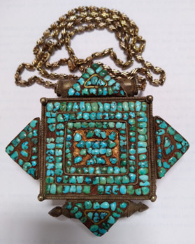 Image of Gau box, Amulet with chain