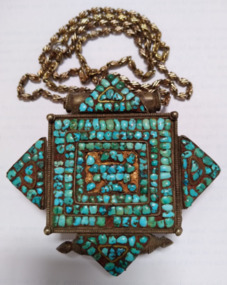 Image of Gau box, Amulet with chain