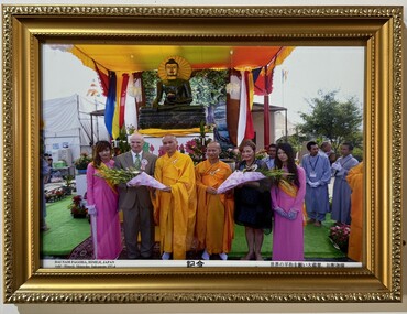 Framed image of Judy and Ian at Dai Nam Pagoda, Himeji, Japan
