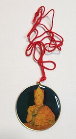 Memorabilia - Amulet pendant with a portrait of the 16th Karmapa