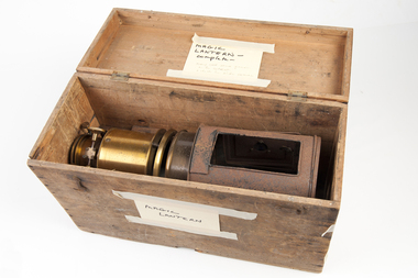 Optical magic lantern