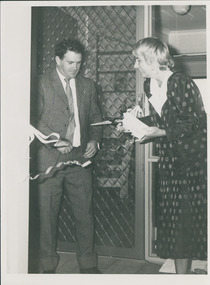 Photograph, Opening of Kilmany Orbost new units by politicians, 05/1986