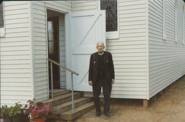 Photograph, Mitiamo UC Centenary & Rev. V. Raymond Hicks 11/11/1984, 11/11/1984