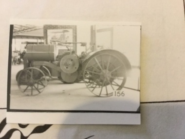 Tractor - International Harvester Titan 10-20hp, c.1915