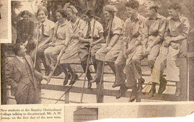 Newspaper - Newspaper Cutting, New Students, 1926-1941