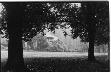 Photograph - Black and white print, Sinclair's Cottage, Fitzroy Gardens, Unknown