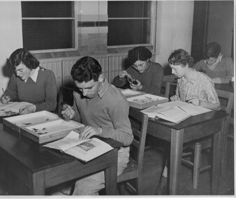 Photograph - Black and white print, Information Branch, Victorian Department of Agriculture, Entomology Class, 1950