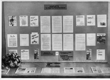 Photograph - Black and white print, Victorian Department of Agriculture, Display on Pruning Day, Unknown