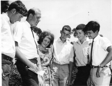 Photograph - Black and white print, Publicity Branch Victorian Department of Agriculture, Student and Staff Group, 1964
