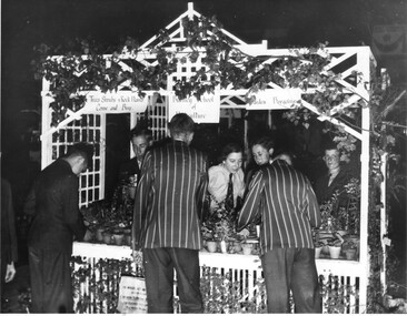 Photograph - Black and white print, Kosmos Press Bureau (Australasia) Pty. Ltd, Schools Red Cross Comforts Fund Effort, 1940